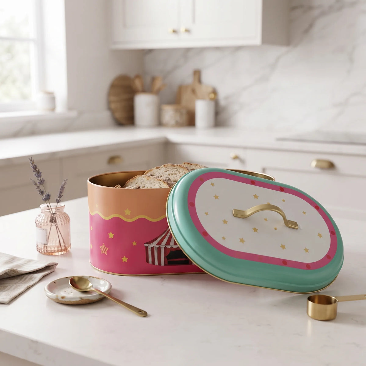 Maria Roma Spring Metal Bread Box, 7 L